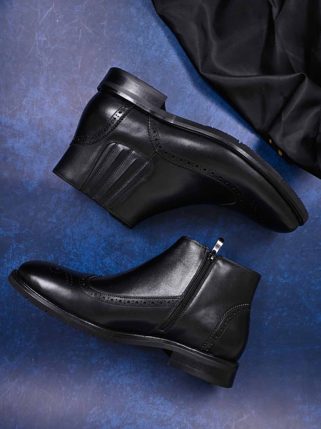 Men Black Solid Boots – ShoeTree