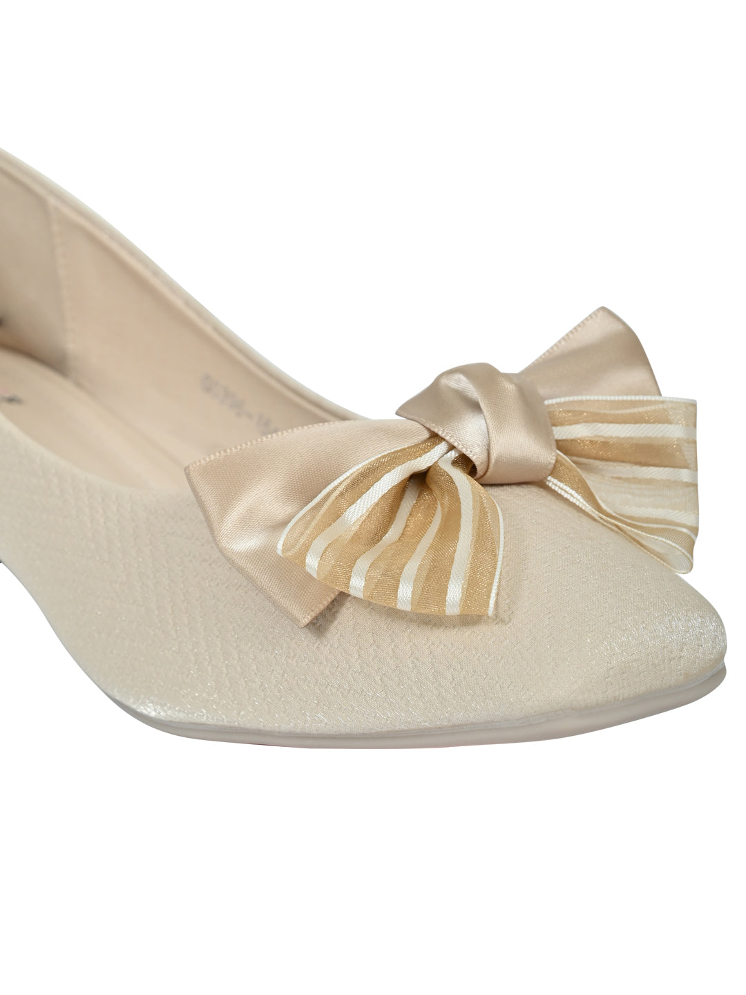 Women Cream Textured Pumps