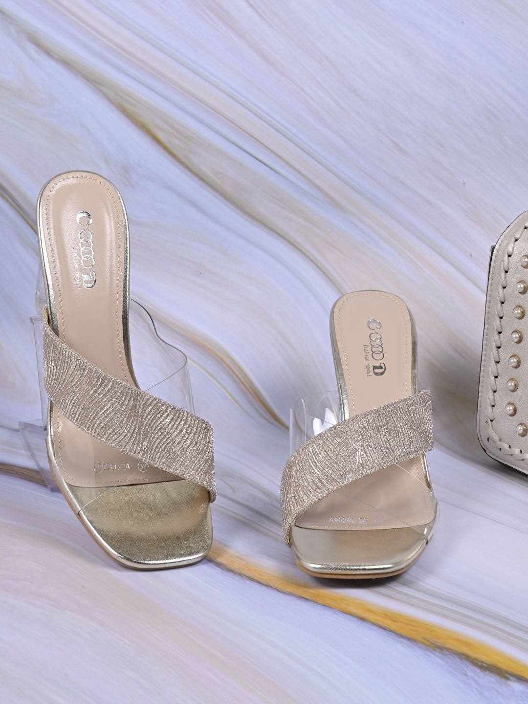 Women Gold Textured Sandal – ShoeTree