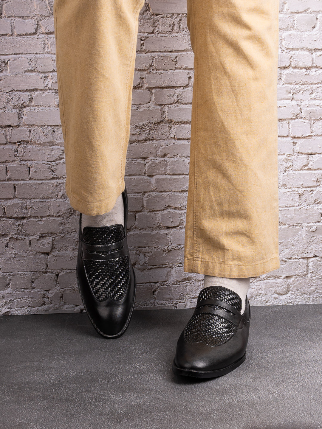 Men Black Woven Design Loafers – ShoeTree - Main Image