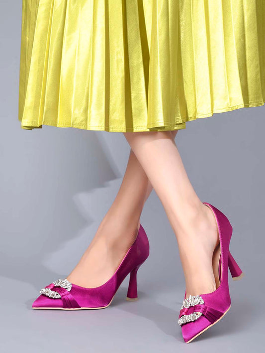 Women Fuchsia Textured Embellished Pumps