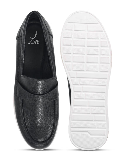 Women Black Textured Loafers