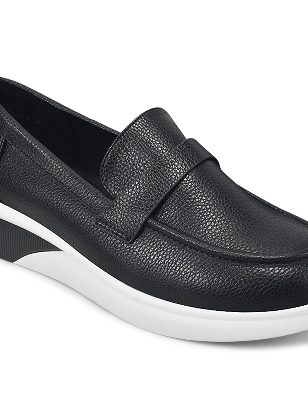 Women Black Textured Loafers