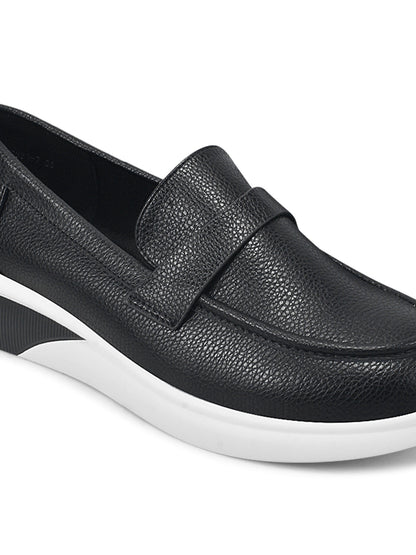 Women Black Textured Loafers